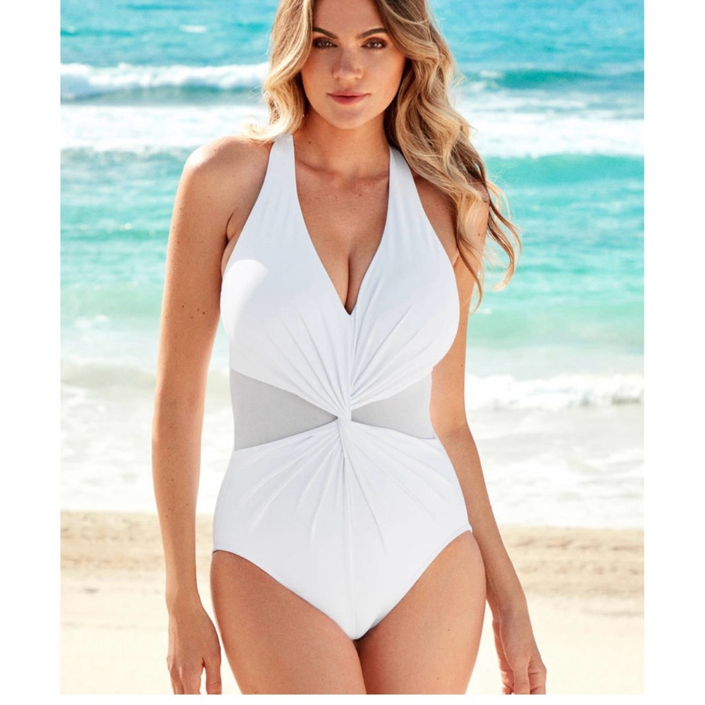 MIRACLESUIT Illusionists
Wireless shaping one-piece swimsuit Wrapture